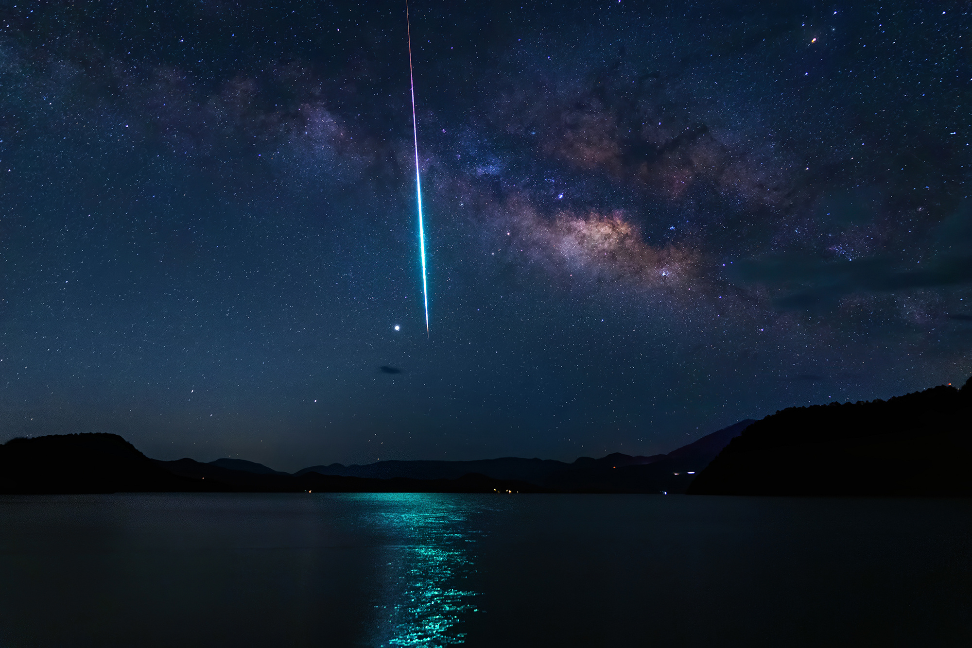 17泸沽湖超大火流星-